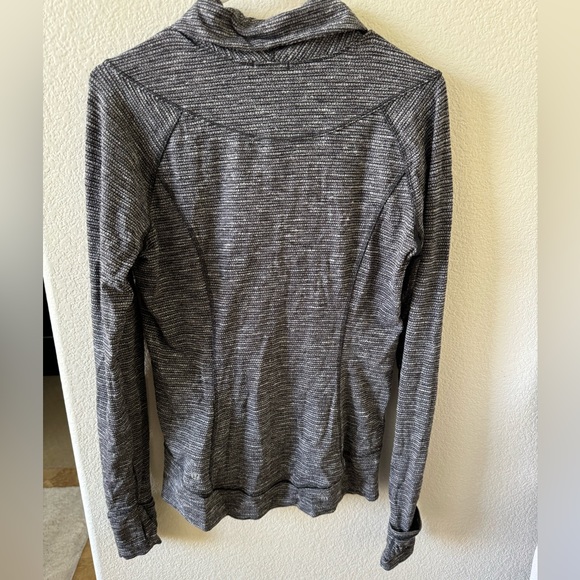 Lululemon Think Fast Pullover - size 8 - Picture 2 of 5